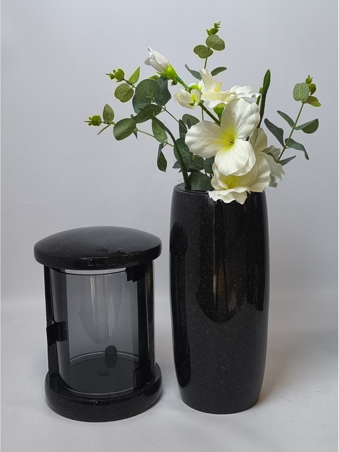 Granitas komplektas, žvakidė 24*17 cm, vaza 30 cm Granitas komplektas, žvakidė 24*17 cm, vaza 30 cm