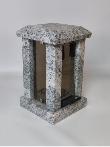 Žvakidė kvadratinė be križiuko granitas L1 (26*16*16) Žvakidė kvadratinė be križiuko granitas L1 (26*16*16)