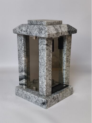 Žvakidė kvadratinė be križiuko granitas L3 (28*16*16) Žvakidė kvadratinė be križiuko granitas L3 (28*16*16)