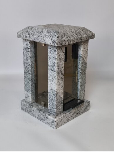 Žvakidė kvadratinė be križiuko granitas L1 (26*16*16) 1 Žvakidė kvadratinė be križiuko granitas L1 (26*16*16) 1